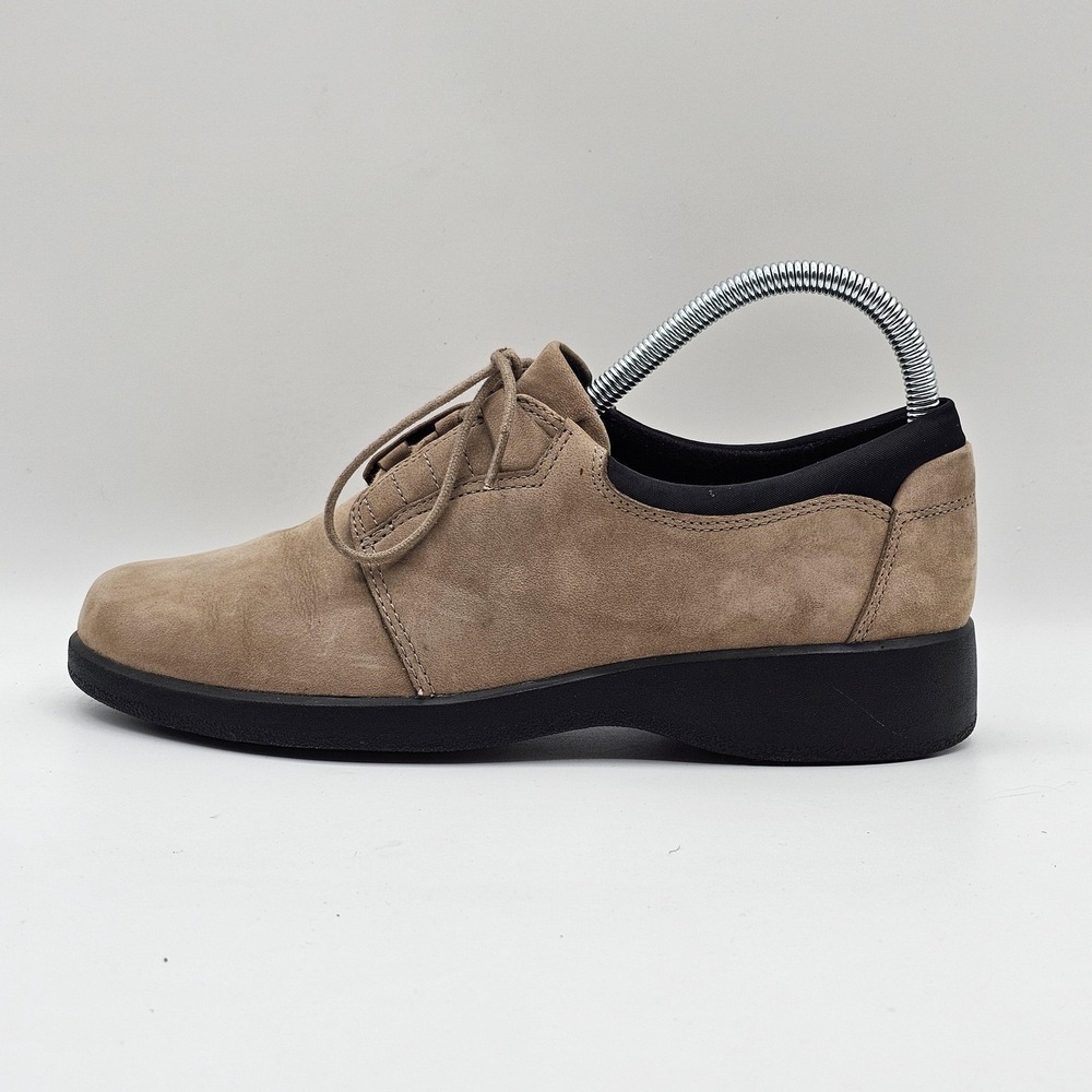 Clarks Shoes Womens Size 7.5M Beige Suede Lace Up Comfort Walking Orthopedic